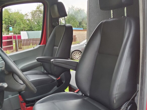 2012 Mercedes-Benz Sprinter, красный, 2050000 рублей - вид 2