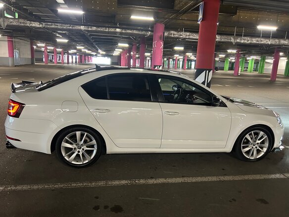 2017 Skoda Octavia III (A7) Рестайлинг, белый, 2000000 рублей - вид 7