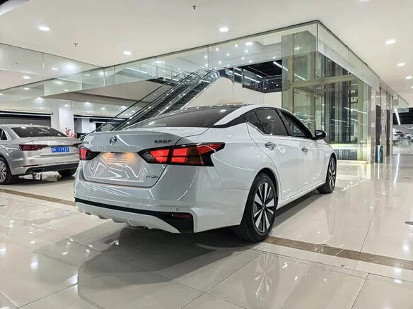 2023 Nissan Altima VI (L34) Рестайлинг, белый, 1600000 рублей - вид 3