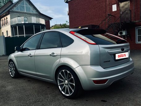 2010 Ford Focus II Рестайлинг, серебристый, 690000 рублей, вид 5