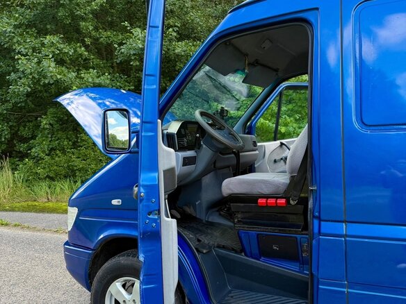 1999 Mercedes-Benz Sprinter, синий, 950000 рублей - вид 11