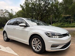2019 Volkswagen Golf VII Рестайлинг, белый, 1350777 рублей, вид 3