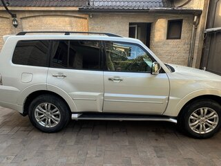 2019 Mitsubishi Pajero IV Рестайлинг 2, бежевый, 3290000 рублей, вид 1
