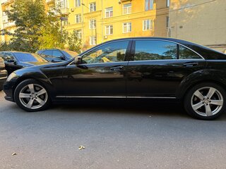 2010 Mercedes-Benz S-Класс 500 V (W221) Рестайлинг, чёрный, 1800000 рублей, вид 3