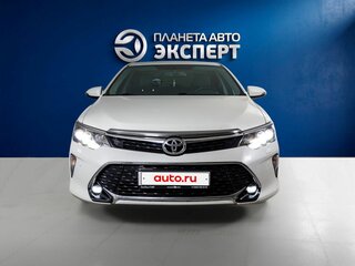 2017 Toyota Camry VII (XV50) Рестайлинг 2, белый, 2649000 рублей, вид 2