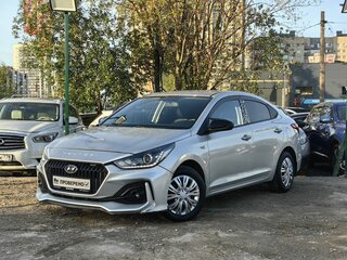 2017 Hyundai Solaris II, серебристый, 989000 рублей, вид 1