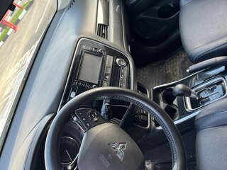 2017 Mitsubishi Outlander III Рестайлинг 2, серебристый, 2050000 рублей, вид 5