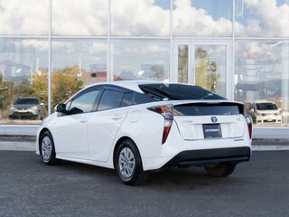 2018 Toyota Prius IV (XW50), белый, 1751000 рублей, вид 2