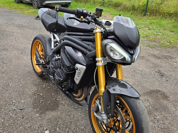 2021 Triumph Speed Triple, чёрный, 1200000 рублей - вид 9