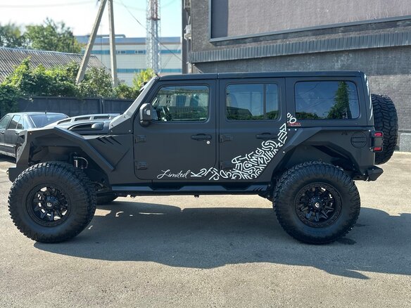 2022 Jeep Wrangler IV (JL), чёрный, 6000000 рублей - вид 6