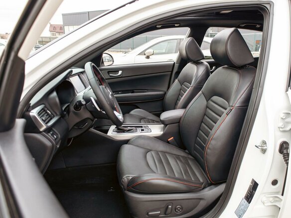 2019 Kia Optima IV Рестайлинг, белый, 1705000 рублей - вид 10
