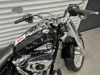2026 Harley-Davidson Fat Boy, чёрный, 3300000 рублей, вид 3