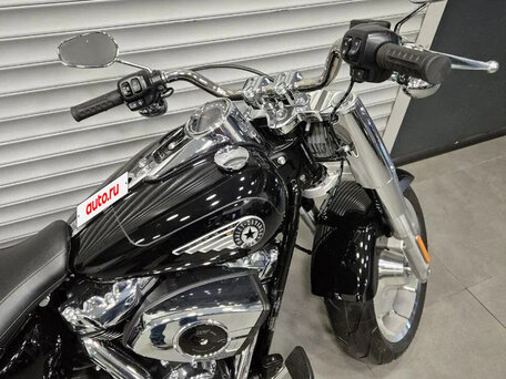 2026 Harley-Davidson Fat Boy, чёрный, 3300000 рублей, вид 3