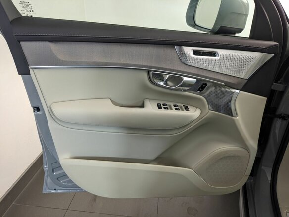 2026 Volvo XC90 B5 II Рестайлинг 2, серый, 10600000 рублей - вид 19