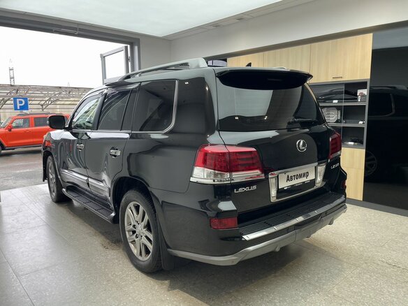 2013 Lexus LX 570 III Рестайлинг, чёрный, 3600000 рублей - вид 5