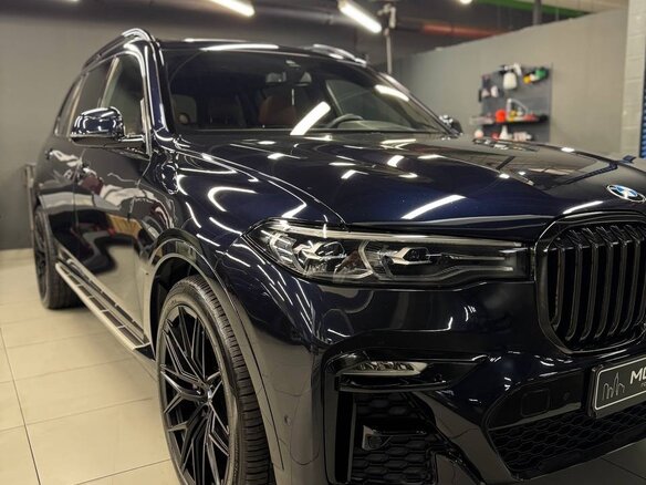 2020 BMW X7 40i I (G07), синий, 6600000 рублей - вид 4