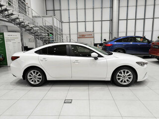 2017 Mazda 6 III (GJ) Рестайлинг, белый, 1750000 рублей, вид 4