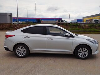 2021 Hyundai Solaris II Рестайлинг, серый, 1615000 рублей, вид 4