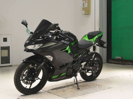 2023 Kawasaki Ninja 400, чёрный, 699000 рублей, вид 4