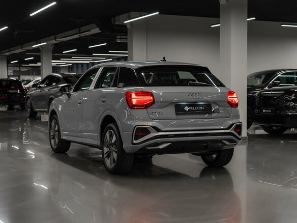 2026 Audi Q2 L 35 TFSI I Рестайлинг, серый, 3690000 рублей - вид 3
