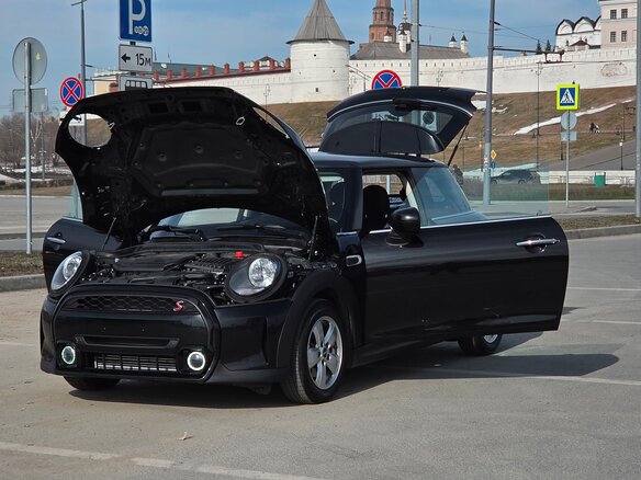 2020 Mini Hatch Cooper III (F55/F56) Рестайлинг, чёрный - вид 2