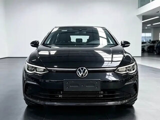 2023 Volkswagen Golf VIII, чёрный, 1980008 рублей, вид 2