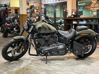2021 Harley-Davidson Street Bob, зелёный, 1890000 рублей, вид 4
