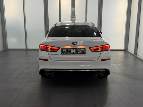 2018 Kia Optima IV Рестайлинг, белый, 2602500 рублей, вид 5