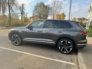 2019 Volkswagen Touareg III, серый, 4400000 рублей, вид 5