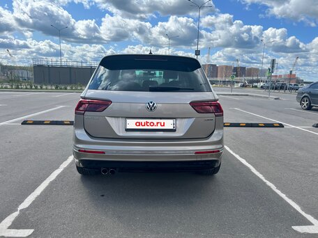 2018 Volkswagen Tiguan II, бежевый, 2560000 рублей, вид 5