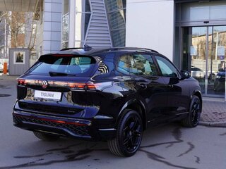 2026 Volkswagen Tiguan L Pro III (China Market), чёрный, 5900000 рублей, вид 4