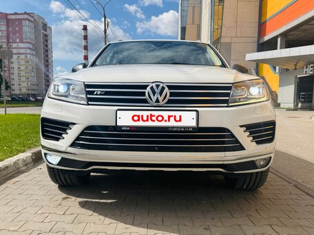 2017 Volkswagen Touareg II Рестайлинг, белый, 3100000 рублей, вид 2