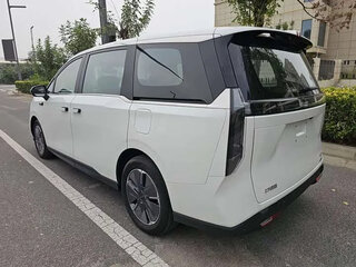 2025 Maxus MIFA 7 39.7 kWh, белый, 3489400 рублей, вид 4