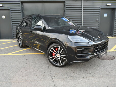 2026 Porsche Cayenne GTS III Рестайлинг, чёрный, 25490000 рублей, вид 3