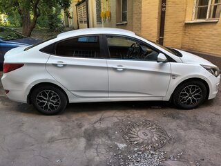 2015 Hyundai Solaris I Рестайлинг, белый, 1050000 рублей, вид 4
