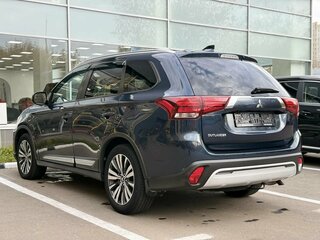2020 Mitsubishi Outlander III Рестайлинг 3, синий, 2200000 рублей, вид 4