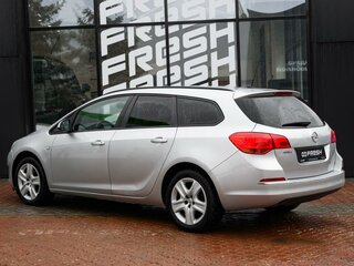 2013 Opel Astra J Рестайлинг, серебристый, 849000 рублей, вид 2