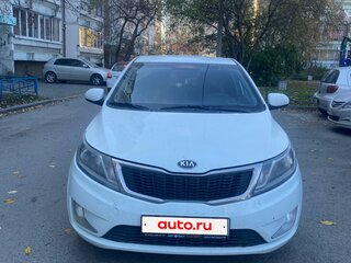2014 Kia Rio 4-speed III, белый, 850000 рублей, вид 4