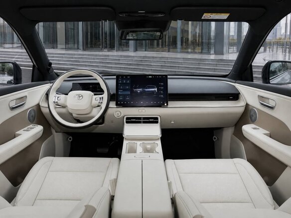 2026 Toyota bZ3X 58.3 kWh, серый, 2729512 рублей - вид 4
