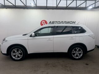 2014 Mitsubishi Outlander III Рестайлинг, белый, 1430000 рублей, вид 2