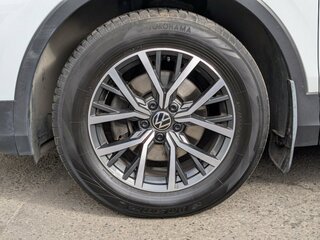 2021 Volkswagen Tiguan II Рестайлинг, белый, 2595000 рублей, вид 3