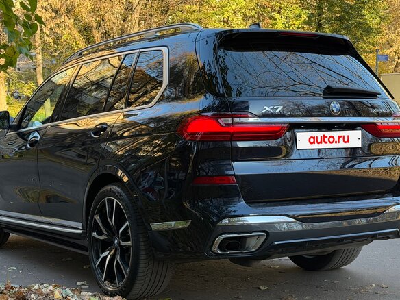 2022 BMW X7 40d I (G07), синий, 7800000 рублей - вид 3