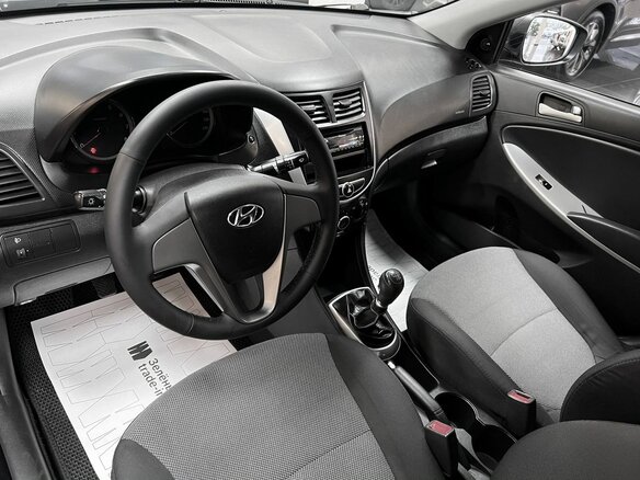 2013 Hyundai Solaris I, чёрный, 690000 рублей - вид 7