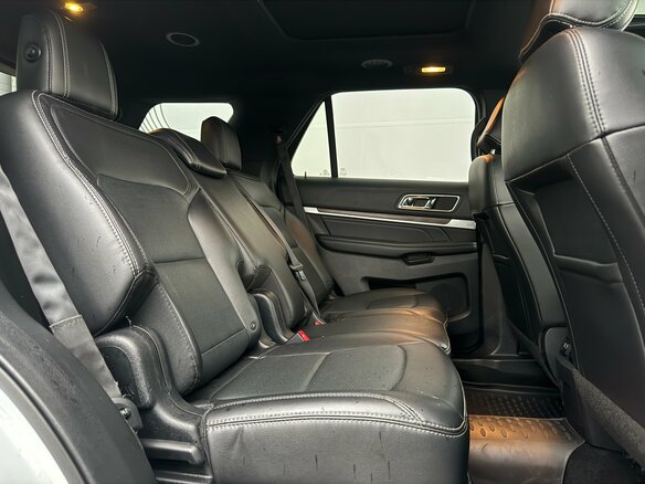 2017 Ford Explorer V Рестайлинг 2, белый, 2700000 рублей - вид 16