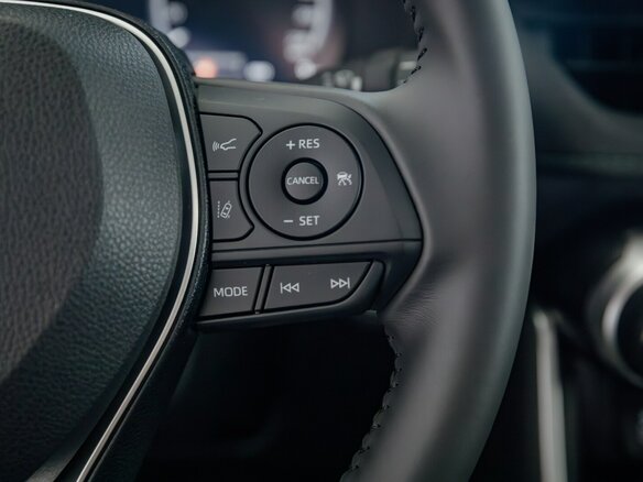2025 Toyota RAV4 V (XA50), белый - вид 13
