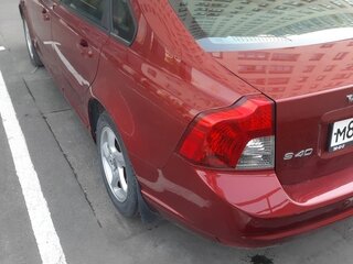 2011 Volvo S40 II Рестайлинг, красный, 1100000 рублей, вид 4