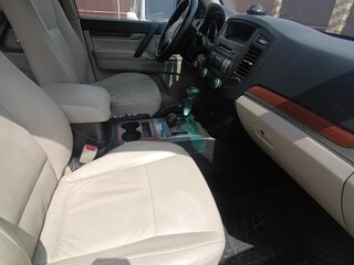2007 Mitsubishi Pajero IV, бежевый, 1650000 рублей, вид 2