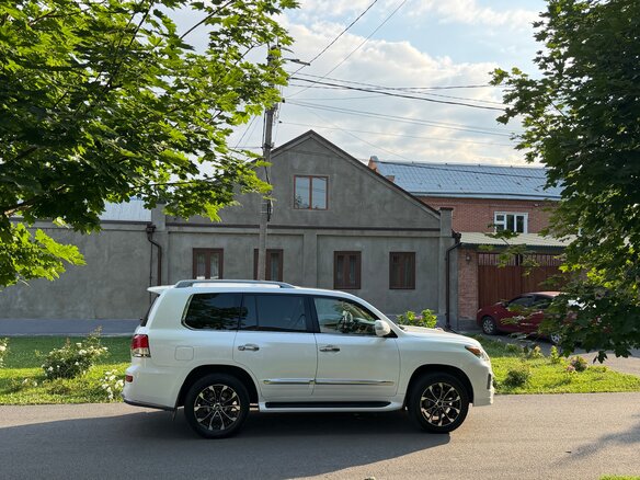 2012 Lexus LX 570 III Рестайлинг, белый, 3900000 рублей - вид 1