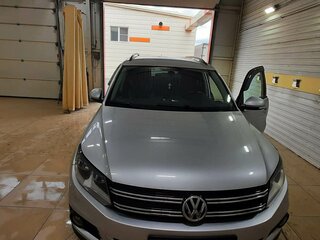 2014 Volkswagen Tiguan I Рестайлинг, серебристый, 1750000 рублей, вид 1