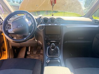 2015 Ford Galaxy II Рестайлинг, жёлтый, 900000 рублей, вид 5